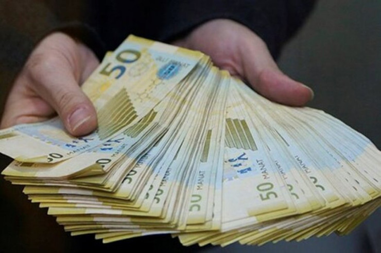 Evdən 3000 manat oğurlandı