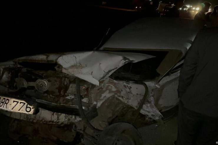 Kürdəmirdə "07" hərəkətdə olan "Kamaz"a çırpıldı 