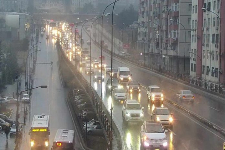 Yağışa görə aşağı salınan sürət həddi bərpa olundu  -YENİLƏNİB 
