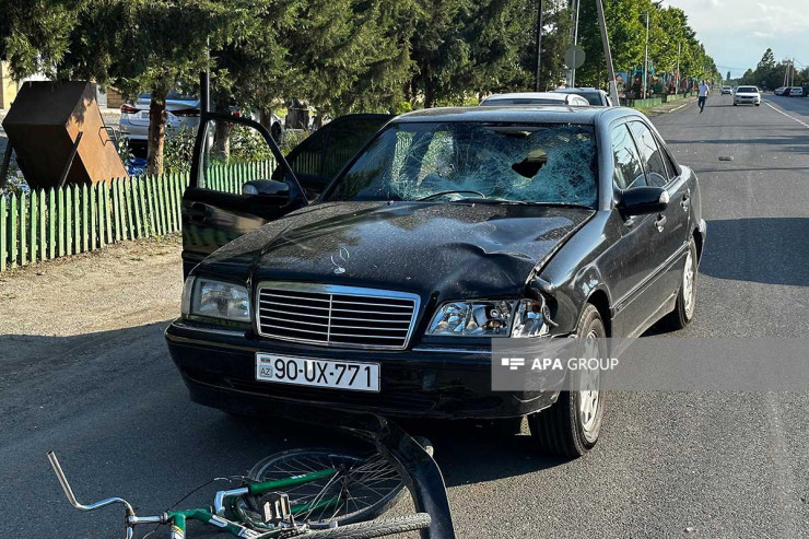 Ağdamda avtomobil velosipedçini vurdu- 15 yaşlı uşağın durumu ağırdır 