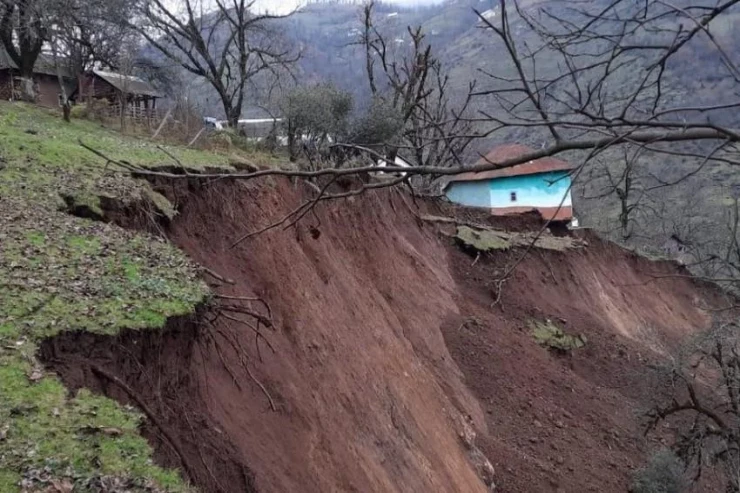 Lerikdə TORPAQ SÜRÜŞMƏSİ:  Lənkəran yolu bağlandı