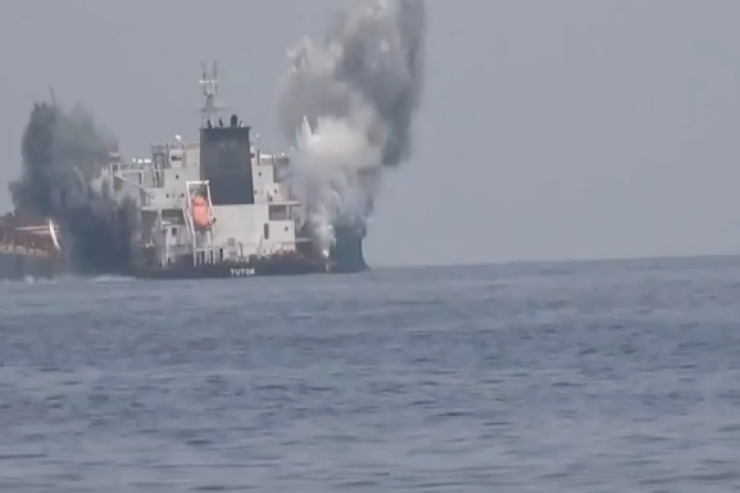 Husilər İsrail gəmisinə hipersəali raketlə  zərbə endirdi