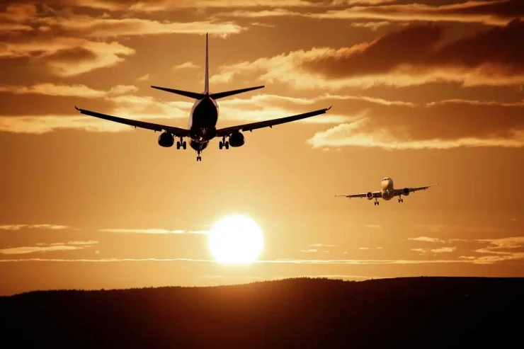 Uçuş təxirə salındı, aeroportu dağıtdılar - VİDEO 