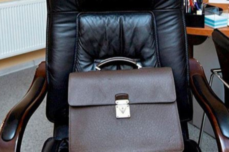 İşçisinə xərçəng xəstəliyi arzulayan general istefa verdi 