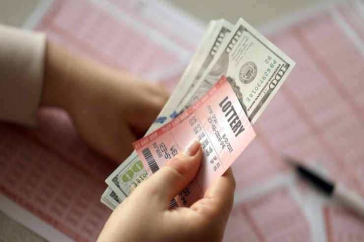 Ulduz falı qadına lotereyada cekpot qazandırdı 