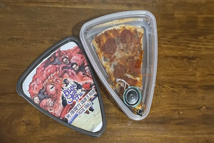 Qəribə yenilik -  Pizza formasında   mahnı