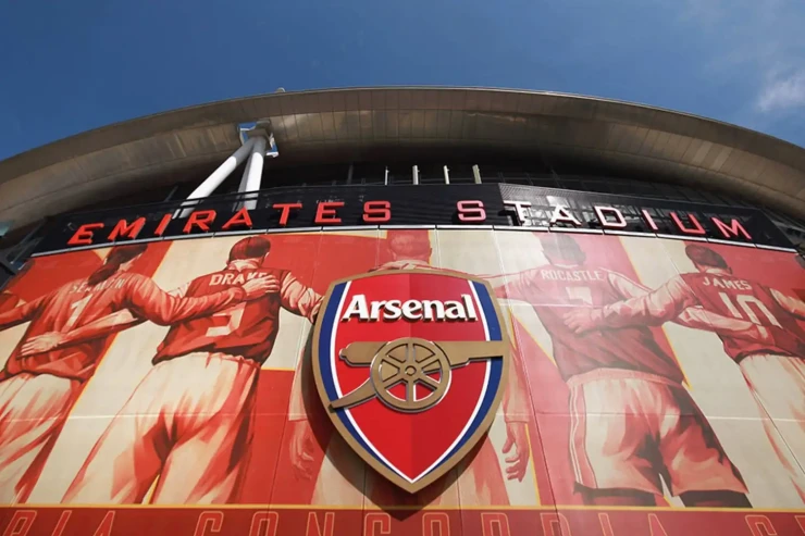 İki klub "Arsenal"ın müdafiəçisini almaq istəyir