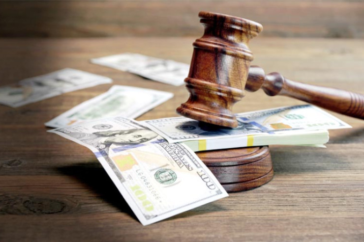 Kişi qeyri-adi geyiminə görə 11 dəfə cərimələndi 