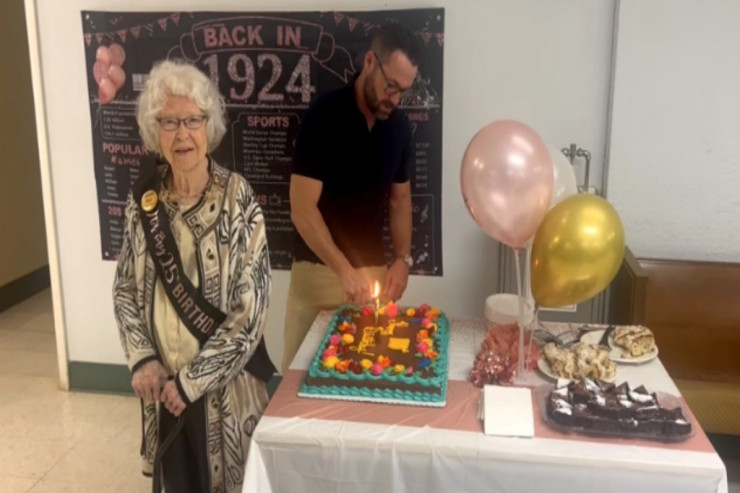 100 yaşlı qadın: 25 dəfə  ad gününü   qeyd edib