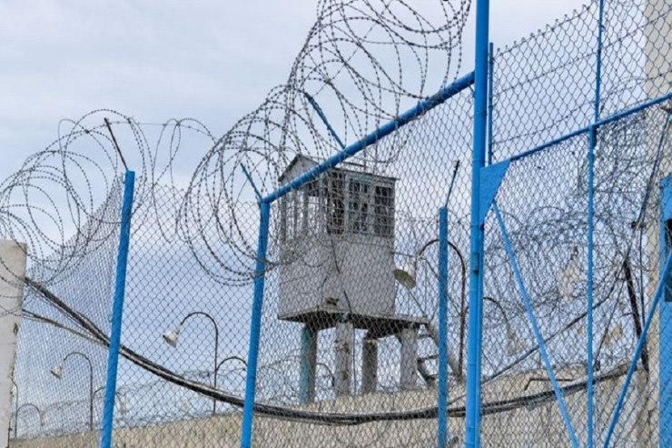 Bakıda ŞOK:  Uşağın cibində həbsxanaya narkotik keçirdilər