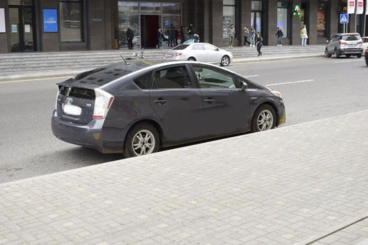 Binəqədidə "Toyota Prius"u QAÇIRDILAR 