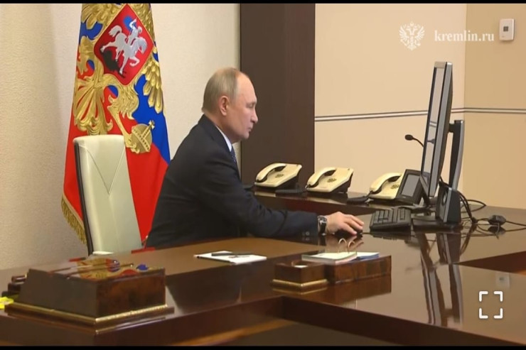 Putin prezident seçkilərində onlayn səs verdi - VİDEO 