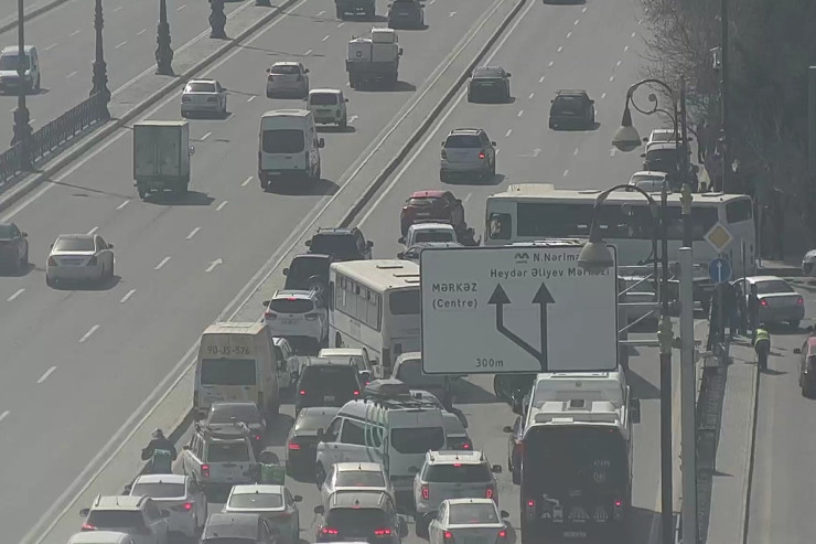 "Koroğlu"da qəza, yol keçilməz oldu