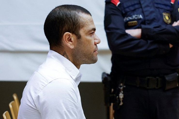 Dani Alves girov müqabilində  həbsdən buraxılır 