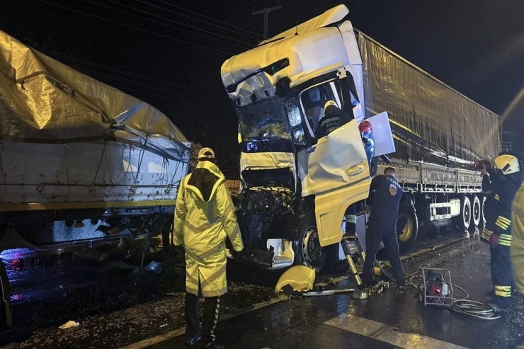 4 TIR toqquşdu, ölən var