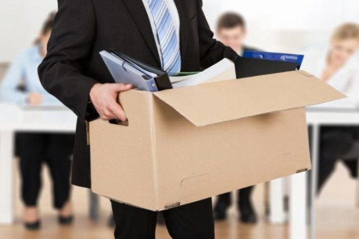 Bu ölkədə 70 minə yaxın  dövlət qulluqçusu işdən çıxarılır