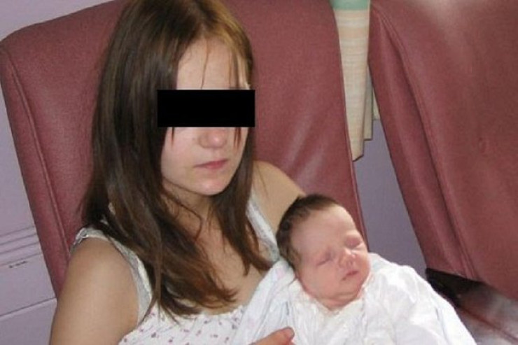 Şagirdi uşaq dünyaya gətirən məktəbin direktoru  işdən çıxarıldı