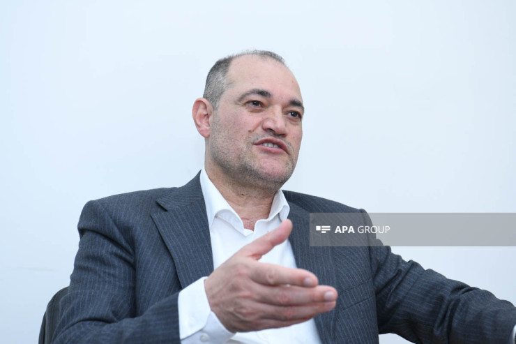 “Məmurun toyuna getmədim deyə...” - Razi Nurullayevlə  MARAQLI SÖHBƏT  