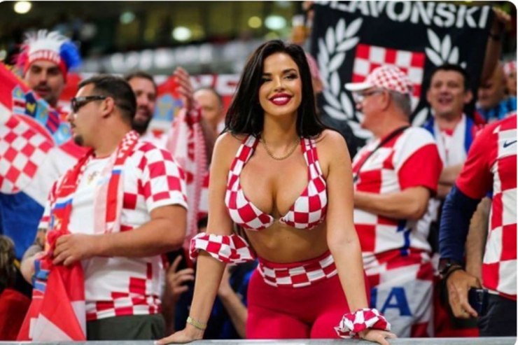 Dünya çempionatının  ən seksual fanatı   yeni  FOTOLARINI   yaydı