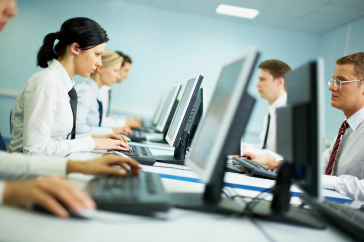 İsveç dördgünlük  iş həftəsinə keçir