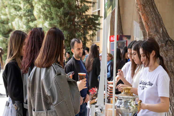 “Coffee ‘nJOY” kitab sərgisində iştirak edib