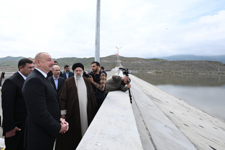 Azərbaycan Respublikasının Prezidenti İlham Əliyev və İran İslam Respublikasının Prezidenti Seyid İbrahim Rəisi