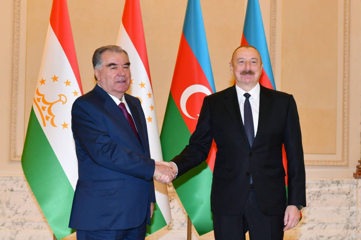 Azərbaycan prezidentinin Emoməli Rəhmonla təkbətək görüşü başladı