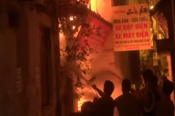 Binada yanğın olub, 14 ölü var