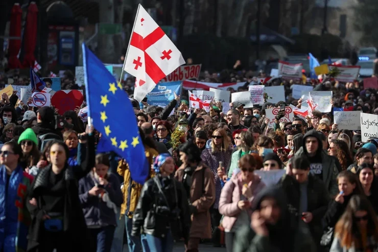 Tbilisidə “xarici agentlər” haqqında  qanunun əleyhdarları yürüş keçirdi