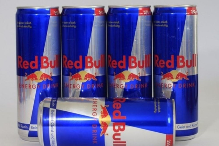 Bakıda marketdən 500 manatlıq "Red bull" oğurlandı 