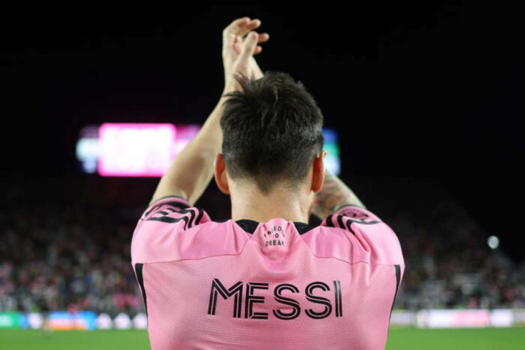 Messi yenə sürpriz etdi - təkcə futbolla yaşamadığını  təsdiqlədi
