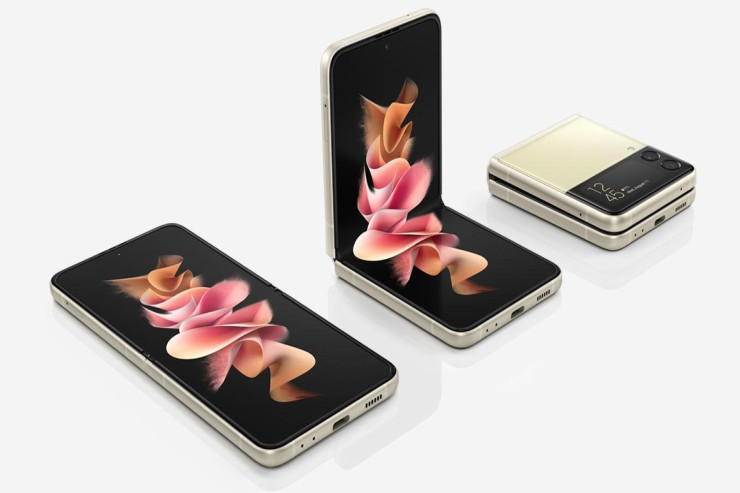 Qatlanan telefonların  istehsalında lider dəyişdi