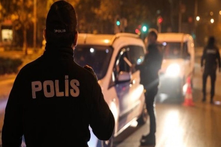 Polisin əmrinə tabe olmayan  maşından   dana çıxdı