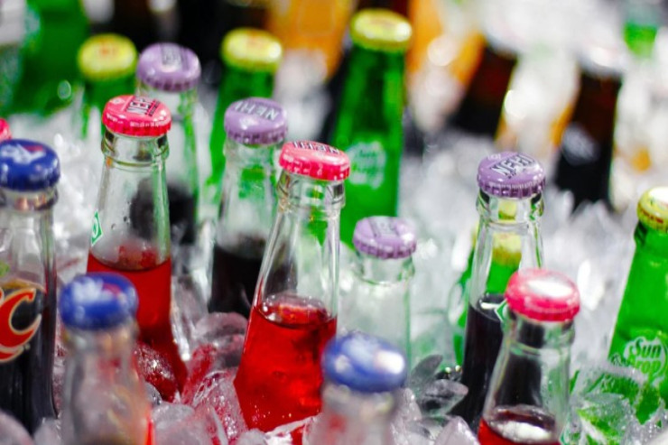 İçkilər şüşə butulkalarda niyə daha dadlıdır? - Elmi izahı 