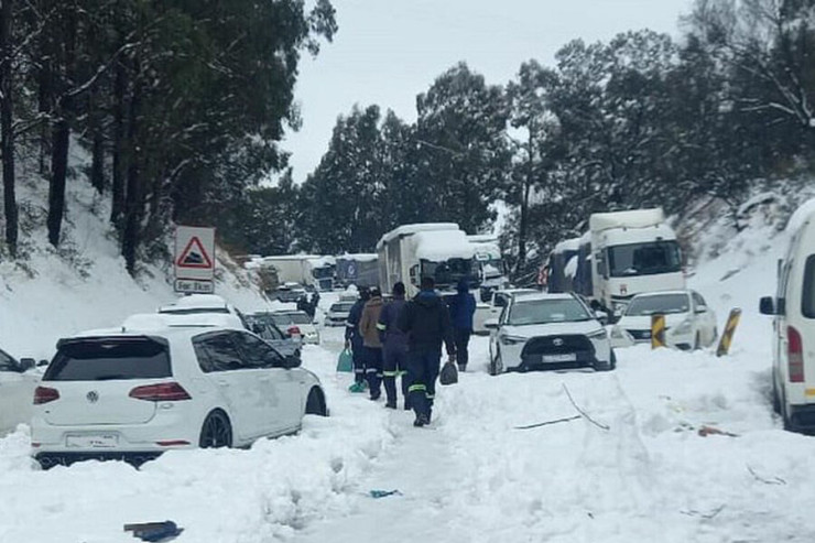 Güclü qar yağdı,  yollar bağlandı  -VİDEO 