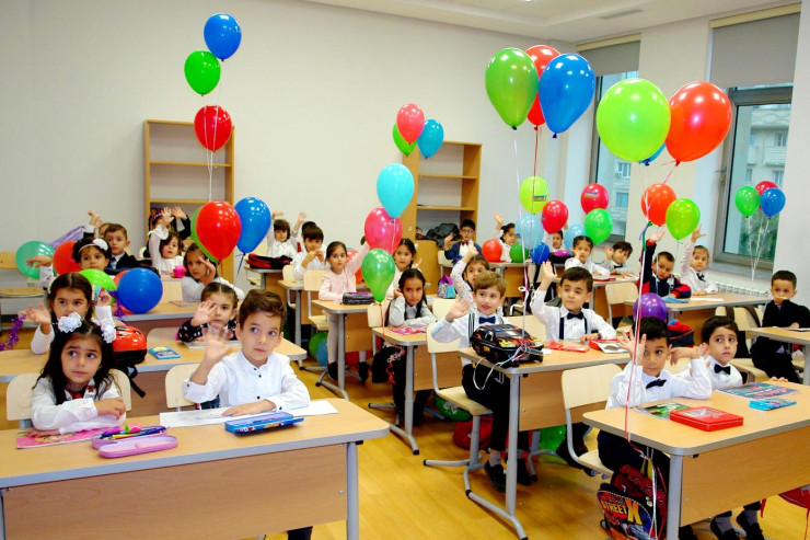 Bu gün məktəblərdə  ilk dərs günüdür 