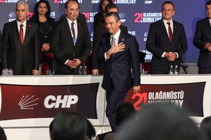 Özgür Özəl,  Cümhuriyyət Xalq Partiyasının sədri