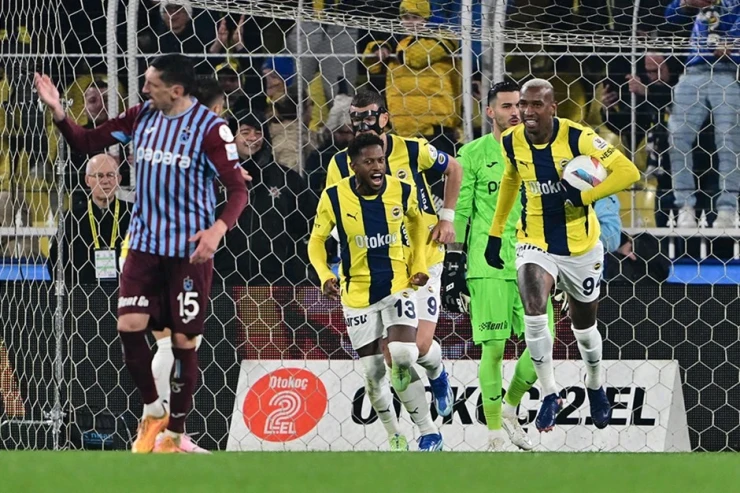 "Fənərbaxça" öz meydanında "Trabzonspor"u darmadağın etdi 