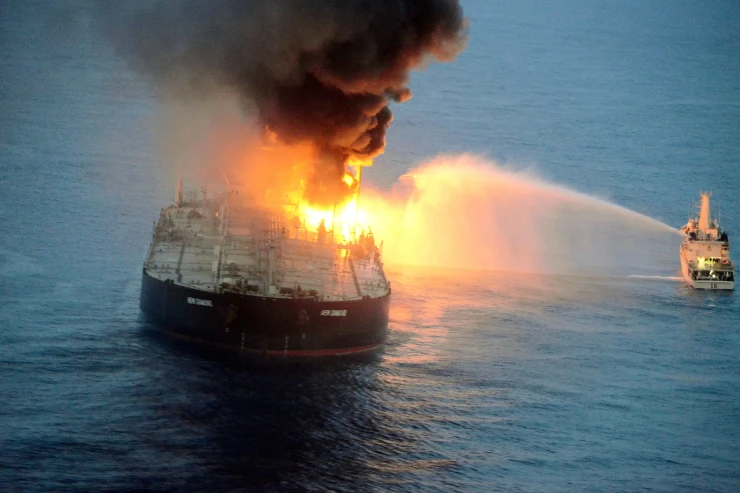 İstanbul yaxınlığında tanker yanıb 