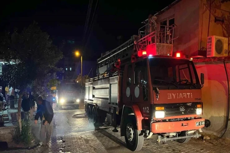 Anası ilə mübahisə edən gənc canlı açıb evi yandırdı 