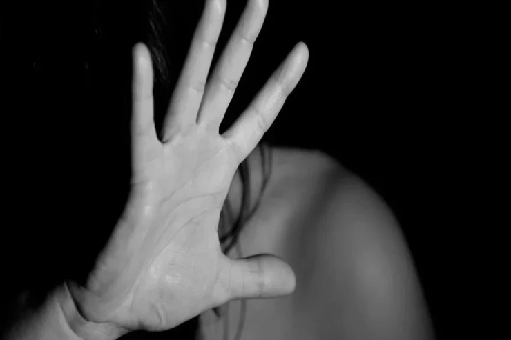 Kişi cinsi əlaqədən sonra  irada görə qadını   öldürdü
