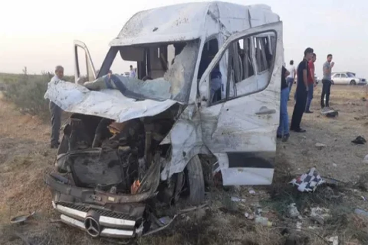 Şamaxıda məktəbliləri daşıyan avtobus aşdı,  yaralılar var