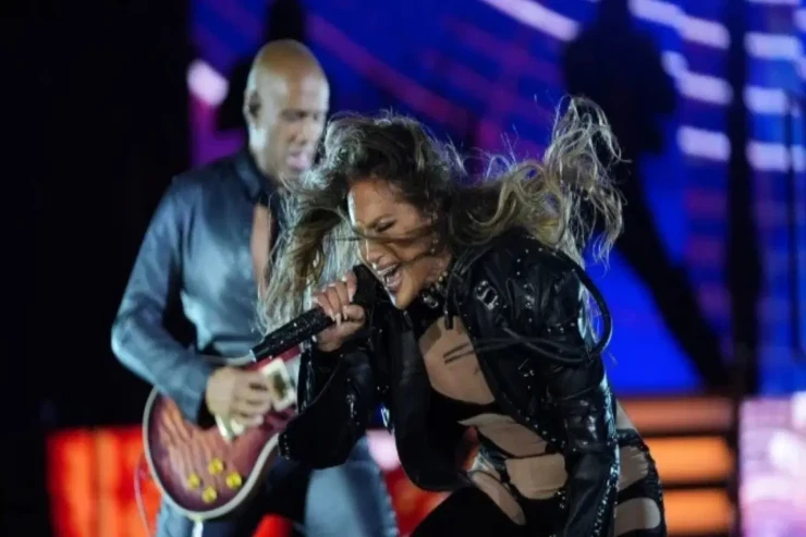 Cennifer Lopez İstanbulda: Məşhurlar konsertə axışdı 