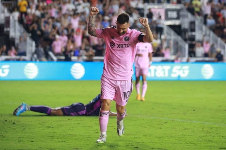 Messi yenidən meydana qayıtdı 