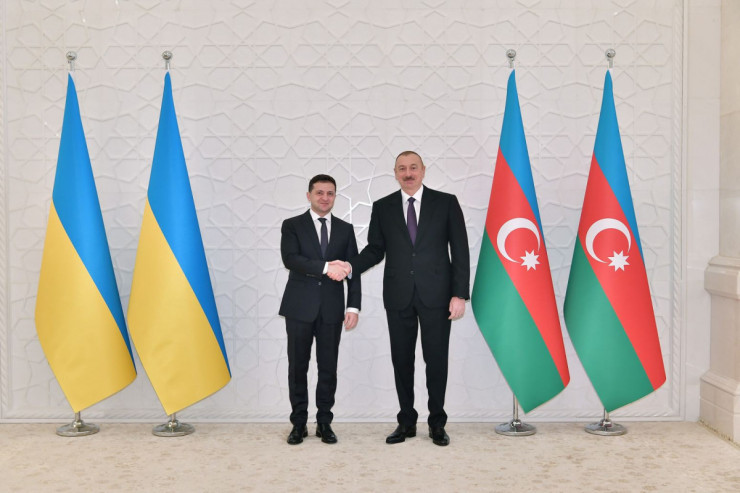 Prezident İlham Əliyev Zelenskini təbrik etdi