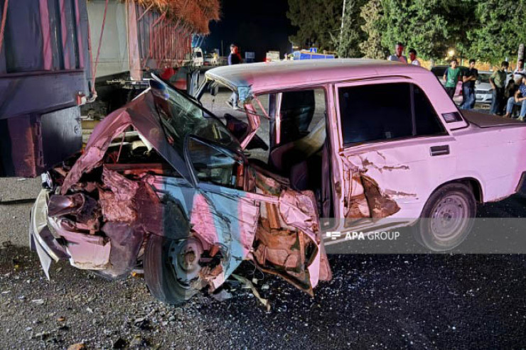 Ucarda ağır qəza - Minik avtomobili "KamAZ"a çırpıldı 