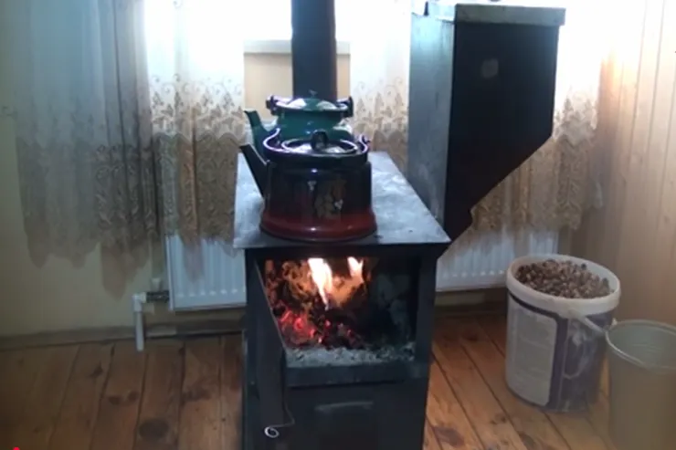 Zaqatalada fındıq qabığı  ilə yandırılan sobalar -VİDEO 