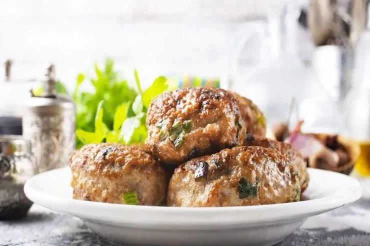 Kotletlərinizi məhv etməyi  dayandırın: 3 yemək səhvi 