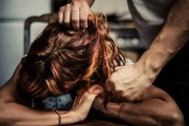 Bakıda baldızına görə  arvadını döyüb öldürən  kişiyə cəza istənildi