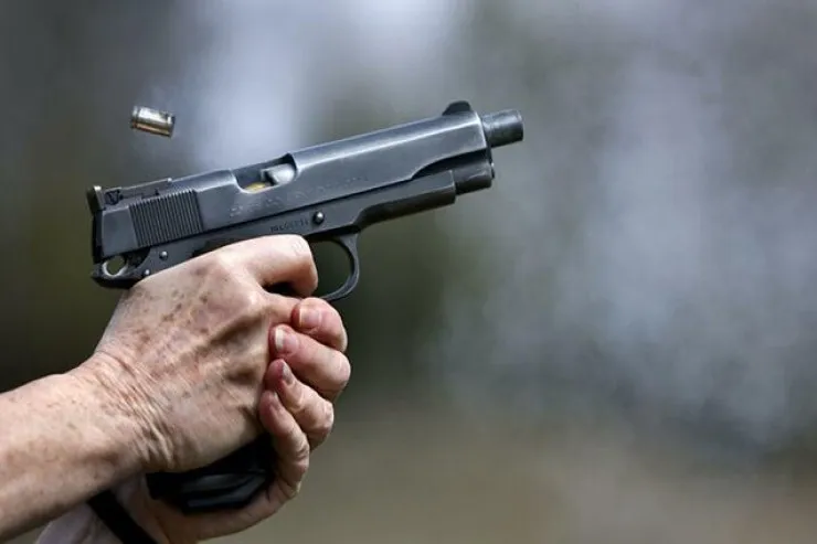 Gənc oğlan küçədə GÜLLƏLƏNDİ: qətl yoxsa intihar? 